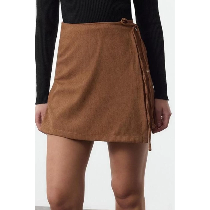 Kadın Moda Stil Mini Astarsız Dokuma Kadife Kumaş Kruvaze Kapama Bağlama Detaylı Mini BoyDokuma Etek