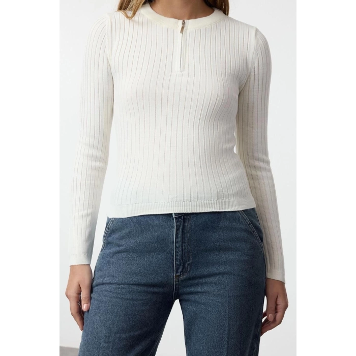 Women Fashion Stylish Crew Neck Standard Sleeve Regular Basic Half Placket Zipper Thin Knitwear Sweater