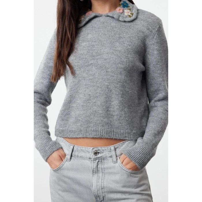 Women Fashion Stylish Polo Neck Standard Sleeve Regular Collar Detailed Floral Knitwear Sweater