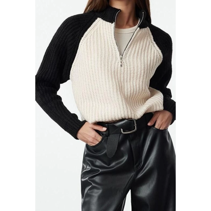 Women Fashion Stylish Stand Collar Standard Sleeve Regular Color Block Zippered Knitwear Sweater