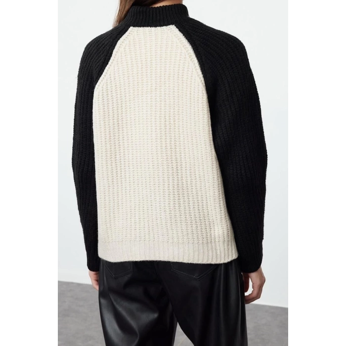 Women Fashion Stylish Stand Collar Standard Sleeve Regular Color Block Zippered Knitwear Sweater