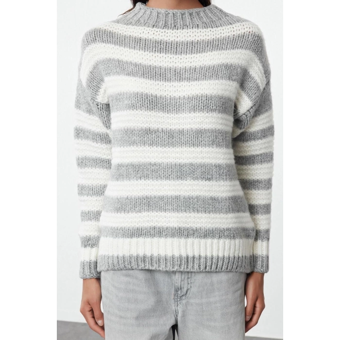 Women Fashion Stylish Crew Neck Standard Sleeve Regular Color Block Knitwear Sweater