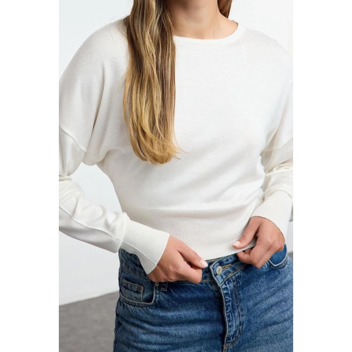 Women Fashion Stylish Crew Neck Standard Sleeve Regular Basic Premium Quality Knitwear Sweater