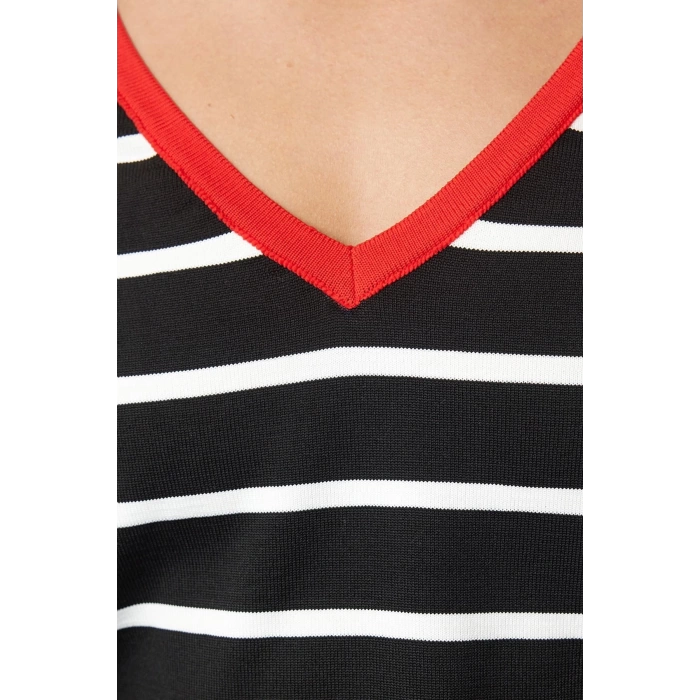 Kadın Moda Şık V Yaka Standart Kol Regular Crop Çizgili Triko Kazak