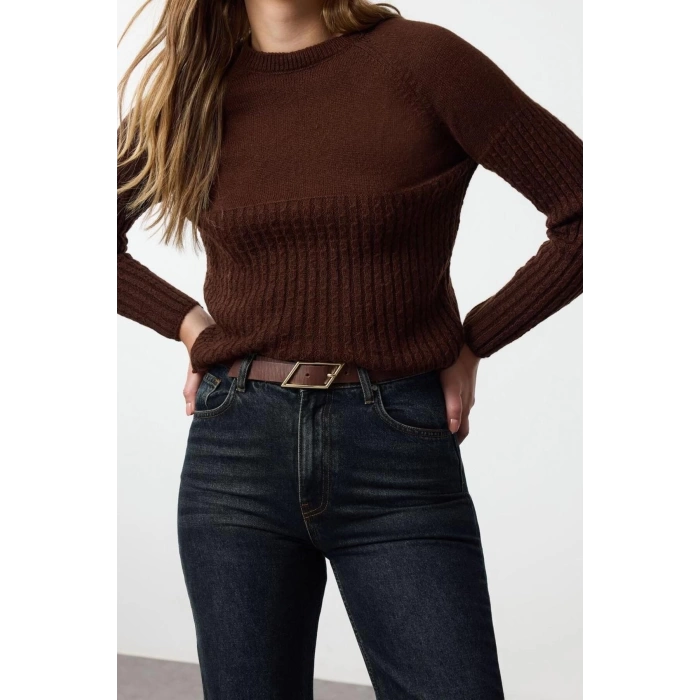 Womens Fashion Stylish Crew Neck Standard Sleeve Regular Soft Textured Knit Detailed Knitwear Sweater