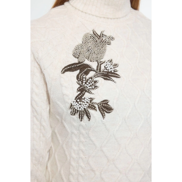 Women Fashion Stylish Turtleneck Standard Sleeve Regular Couple Soft Textured Embroidered Knitwear Sweater
