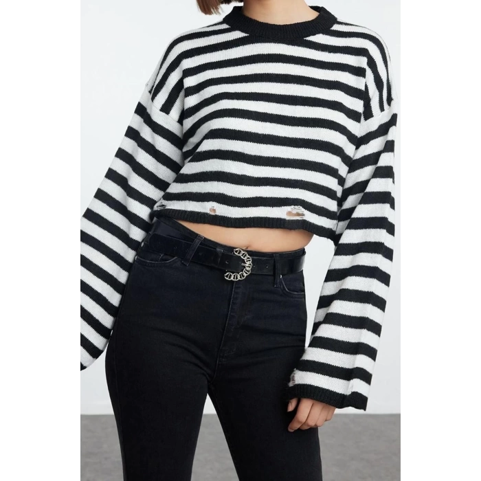 Kadın Moda Şık Bisiklet Yaka Standart Kol Regular Yumuşak Dokulu Crop Triko Kazak