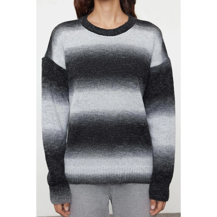 Women Fashion Stylish Crew Neck Standard Sleeve Regular Soft Texture Color Block Knitwear Sweater