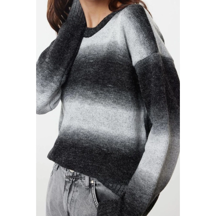 Women Fashion Stylish Crew Neck Standard Sleeve Regular Soft Texture Color Block Knitwear Sweater
