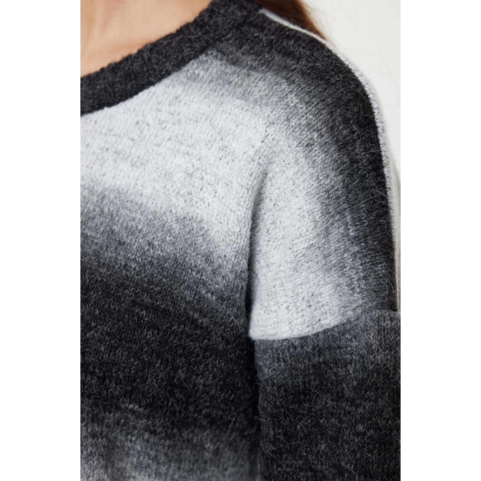 Women Fashion Stylish Crew Neck Standard Sleeve Regular Soft Texture Color Block Knitwear Sweater