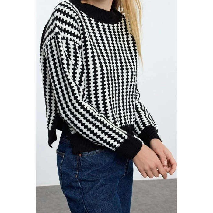 Women Fashion Stylish Crew Neck Standard Sleeve Regular Basic Striped Knitwear Sweater