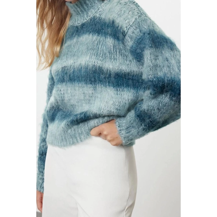Women Fashion Stylish Stand Collar Standard Sleeve Regular Soft Texture Knitwear Sweater