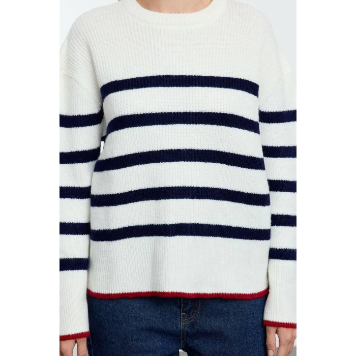 Women Fashion Crew Neck Standard Sleeve Regular Soft Texture Wide Cut Basic Striped Knitwear Sweater