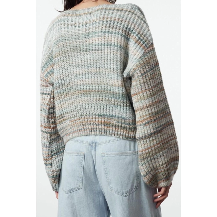 Women Fashion Stylish Crew Neck Standard Sleeve Regular Soft Texture Crop Wide Pattern Knitwear Sweater