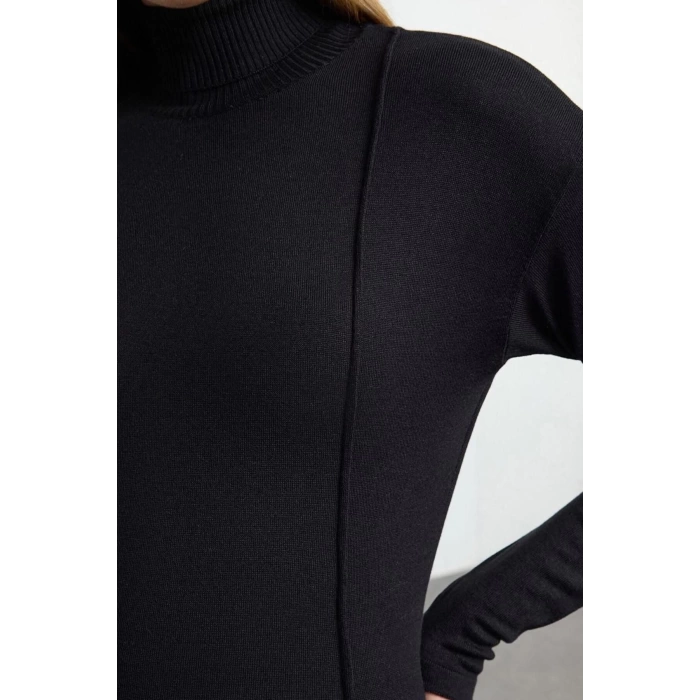 Women Fashion Stylish Crew Neck Standard Sleeve Long Premium Quality Slit Detailed Midi Length Knitwear Sweater