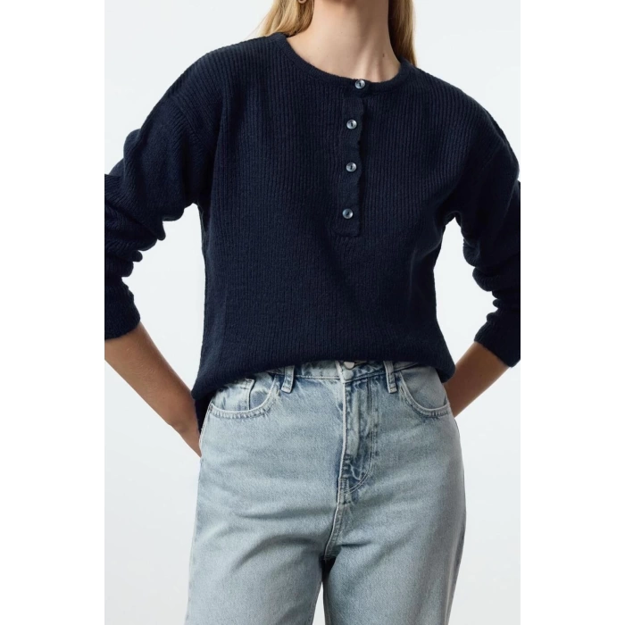 Women Fashion Stylish Crew Neck Standard Sleeve Regular Soft Texture Wide Pattern Basic Knitwear Sweater