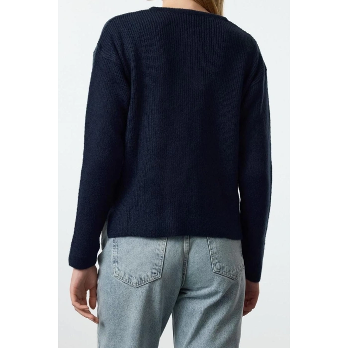 Women Fashion Stylish Crew Neck Standard Sleeve Regular Soft Texture Wide Pattern Basic Knitwear Sweater