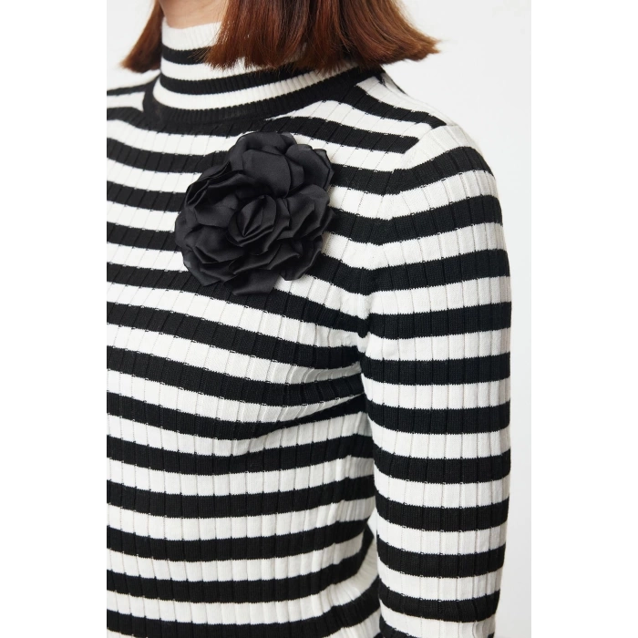 Women Fashion Stylish Turtleneck Standard Sleeve Regular Rose Detailed Ribbed Stand Collar Striped Knitwear Sweater