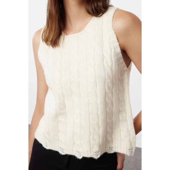 Womens Fashion Stylish Crew Neck Standard Sleeve Regular Soft Textured Knit Detailed Knitwear Sweater