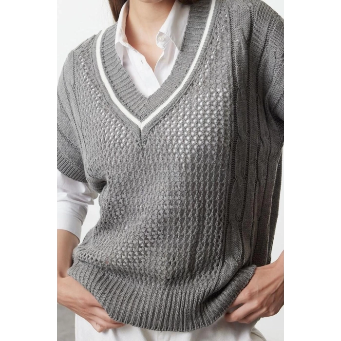 Kadın Moda Şık V Yaka Standart Kol Regular Geniş Kalıp Ajurlu Triko Süveter