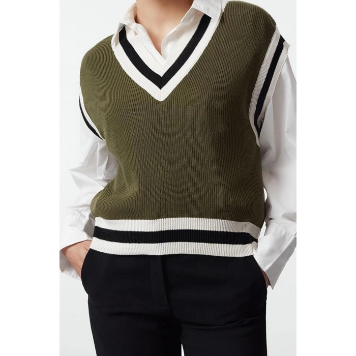 Women Fashion Stylish V Neck Standard Sleeve Regular Knitted Sweater