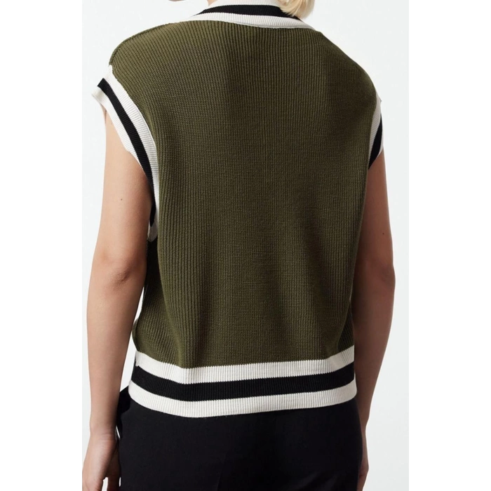 Women Fashion Stylish V Neck Standard Sleeve Regular Knitted Sweater