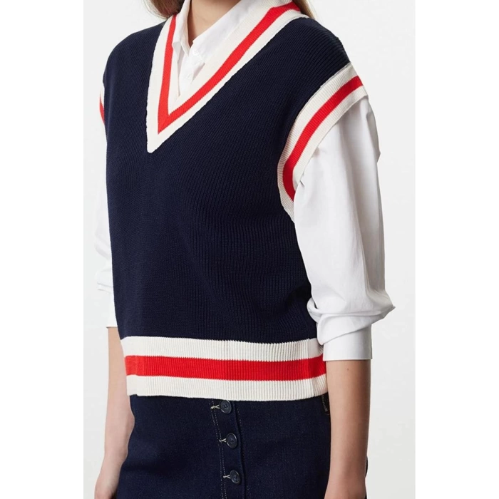 Women Fashion Stylish V Neck Standard Sleeve Regular Knitted Sweater