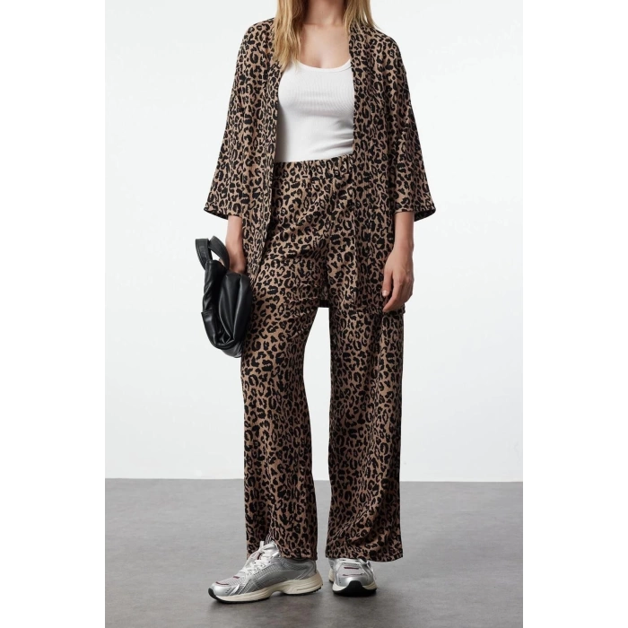 Womens Fashion Wide Leg Three Quarter Sleeve Leopard Printed Relaxed Cut Flexible Kimono Knitted Bottom-Top Set