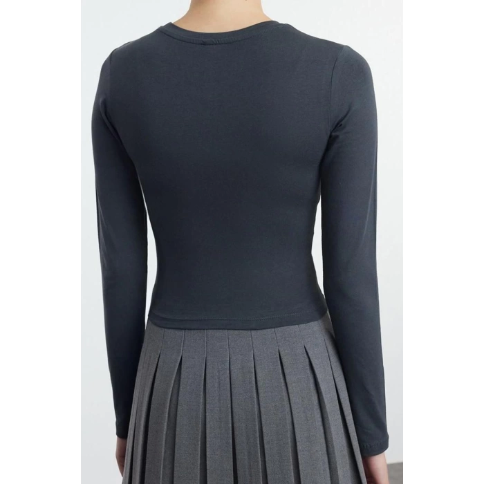 Style Women Bow Detail Short Body-Sit Blouse Crop Knitted Slim Pattern