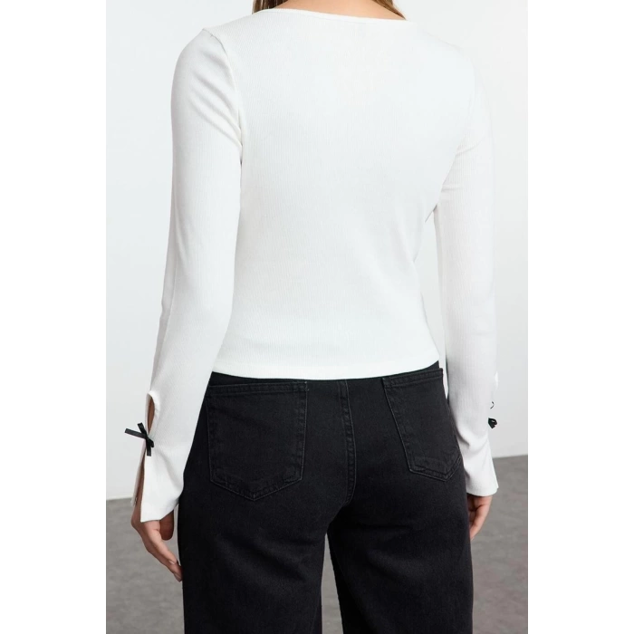 Style Womens Bow and Cut Out Detailed Body-Fitting Blouse Regular Knitted Slim Pattern