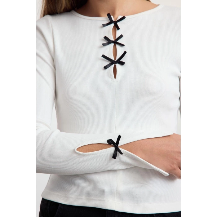Style Womens Bow and Cut Out Detailed Body-Fitting Blouse Regular Knitted Slim Pattern