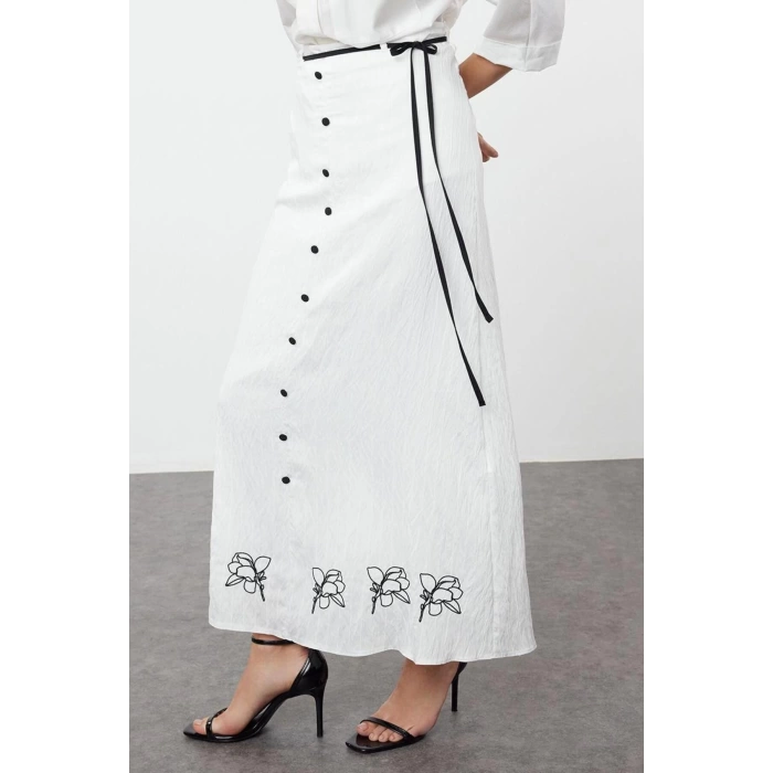 Moda Hijab Relaxed Embroidered Casual Maxi Length Lined Embroidered Belted Button Detailed Woven Skirt