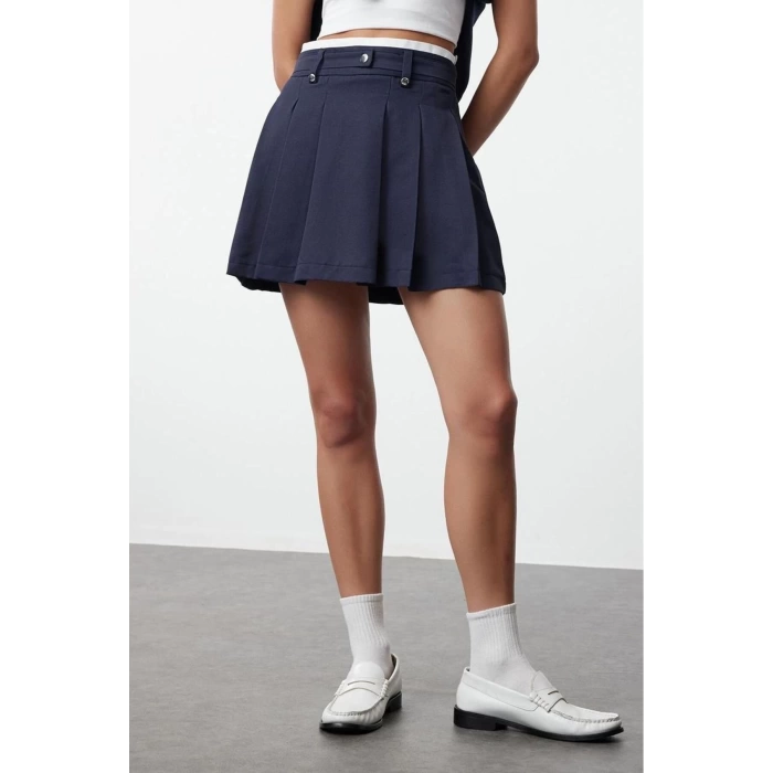 Fashion Regular Plain Pattern Daily Mini Length Double Belt Detail Pleated Mini Woven Skirt