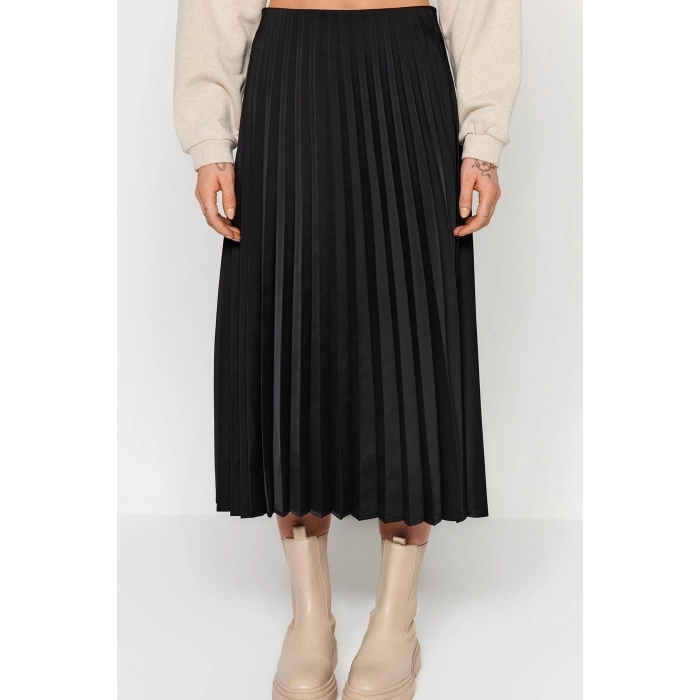 Fashion Regular Plain Pattern Daily Maxi Length Pleated Detail Satin Fabric Midi Length Woven Skirt
