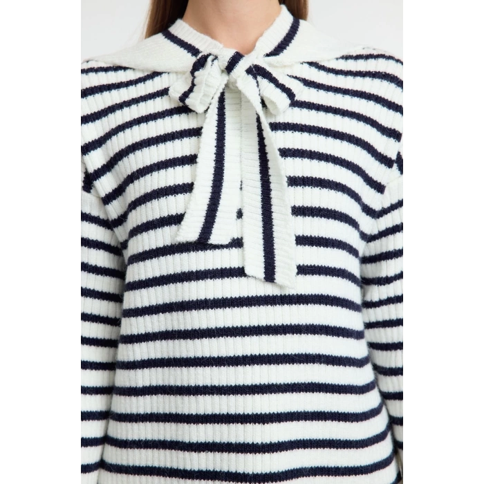 Style Women Regular Low Sleeve Square Neck Hijab Striped Sailor Collar Soft Textured Knitwear Sweater