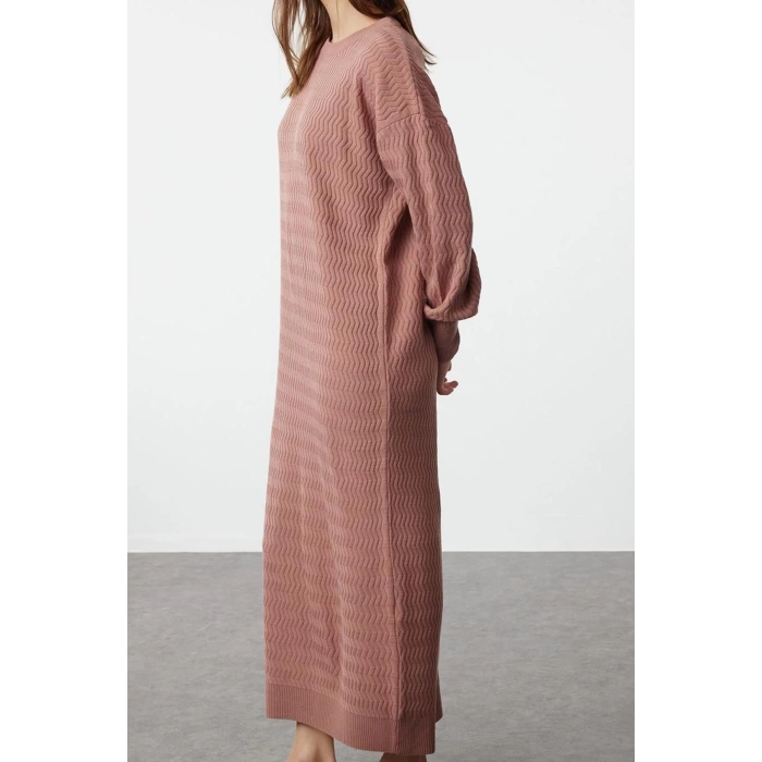 Moda Stil Relaxed Bisiklet Yaka Maxi Boy Tesettür Kendinden Desenli Triko Elbise