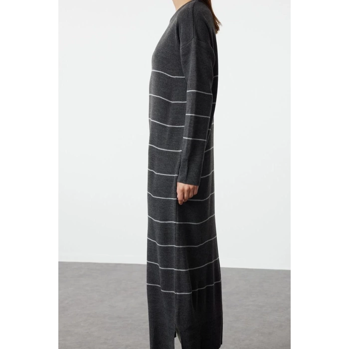 Moda Stil Relaxed Bisiklet Yaka Maxi Boy Tesettür Antrasit Çizgili Uzun Triko Elbise