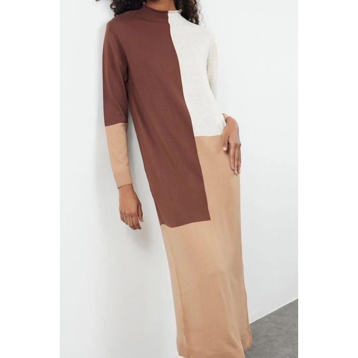 Moda Stil Regular Dik Yaka Maxi Boy Tesettür Renk Bloklu Triko Elbise