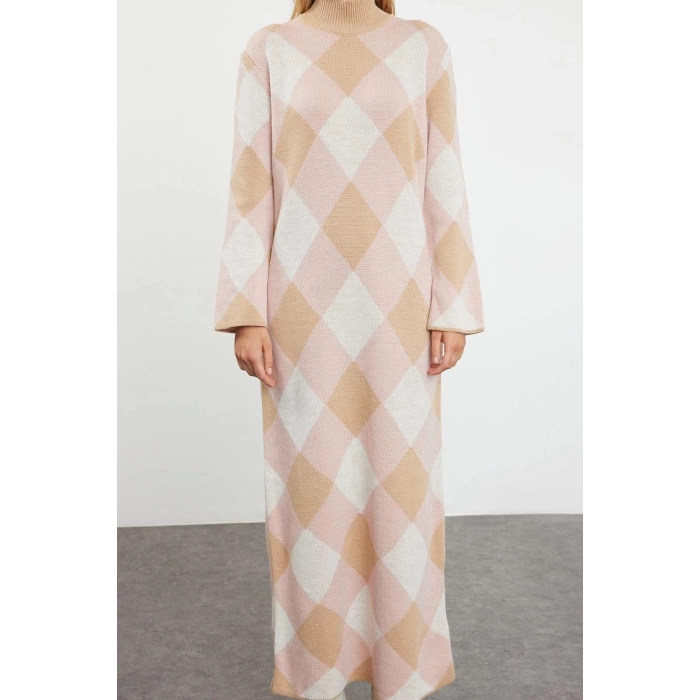 Fashion Style Relaxed Stand Collar Maxi Length Hijab Color Block Diamond Patterned Knit Dress