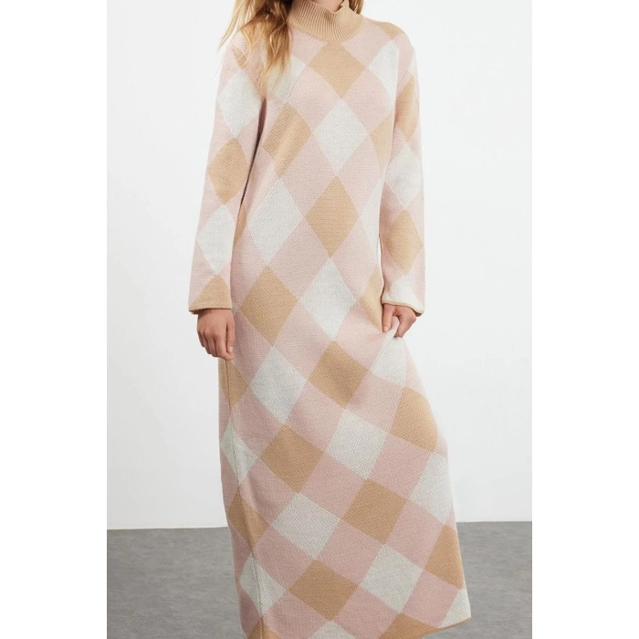 Fashion Style Relaxed Stand Collar Maxi Length Hijab Color Block Diamond Patterned Knit Dress