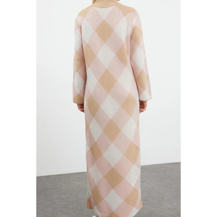 Fashion Style Relaxed Stand Collar Maxi Length Hijab Color Block Diamond Patterned Knit Dress