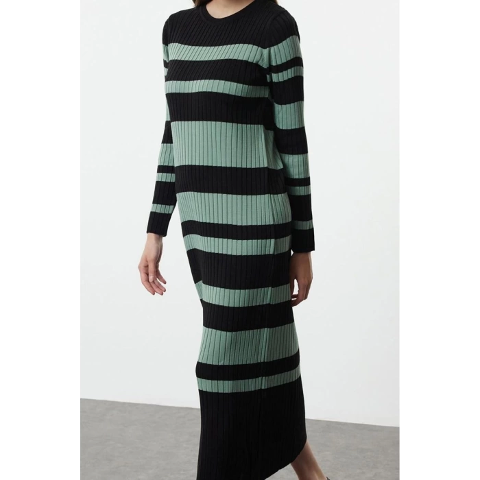 Fashion Style Fitted Crew Neck Maxi Length Hijab Black Color Block Ribbed Knitted Sweater Dress