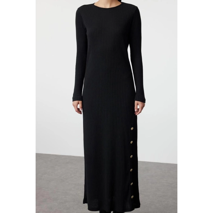 Moda Stil Fitted Bisiklet Yaka Maxi Boy Tesettür Düğme Detaylı Fitilli Örme Elbise