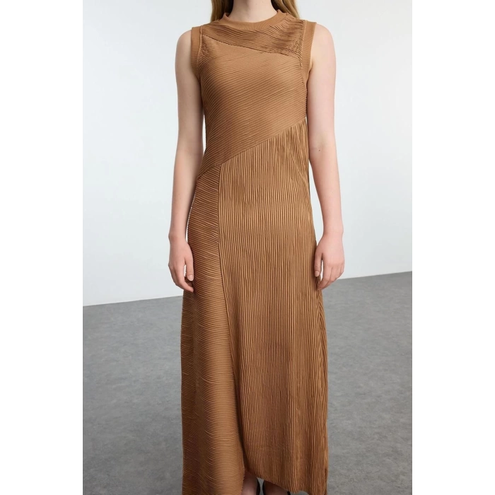 Moda Stil Regular Bisiklet Yaka Midi Boy Tesettür Örme İçlik Astar Elbise