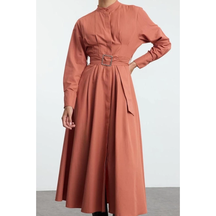 Moda Stil Regular Hakim Yaka Maxi Boy Tesettür Kemerli Pili Detaylı Dokuma Elbise