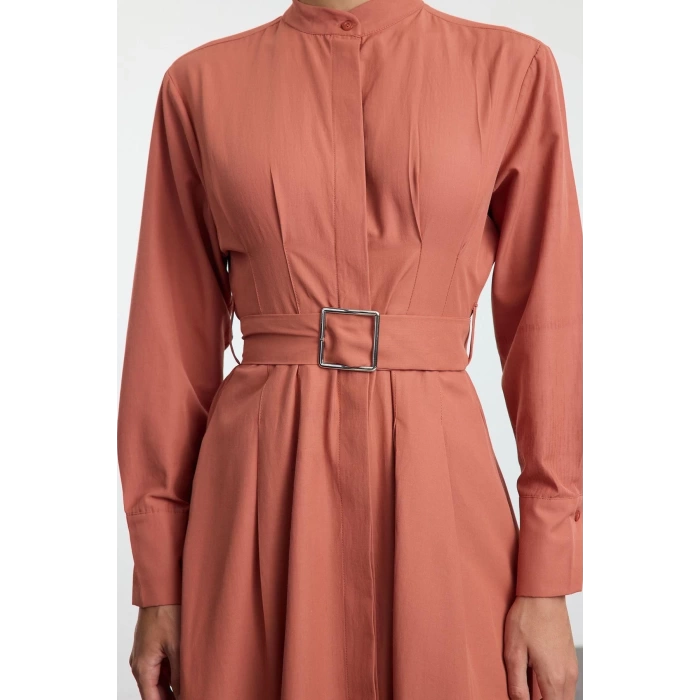 Moda Stil Regular Hakim Yaka Maxi Boy Tesettür Kemerli Pili Detaylı Dokuma Elbise