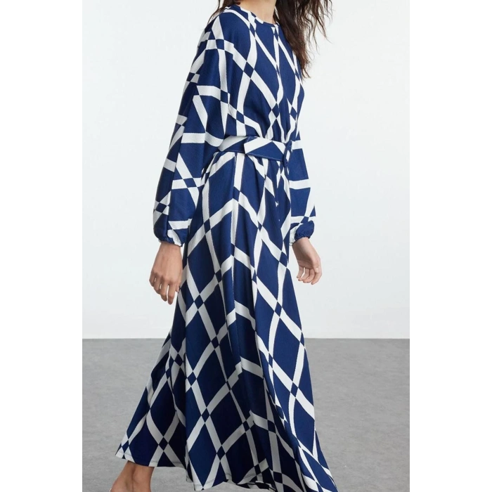Fashion Style Regular Crew Neck Maxi Length Hijab Patterned Belt Detailed Crinkle Woven Dress