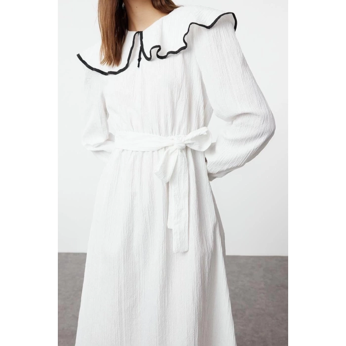 Fashion Style Regular Baby Collar Maxi Length Hijab Collar Piping Detailed Belted Woven Dress