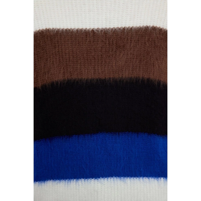 Style Modern Women Regular Low Sleeve Crew Neck Soft Texture Color Block Knit Sweater