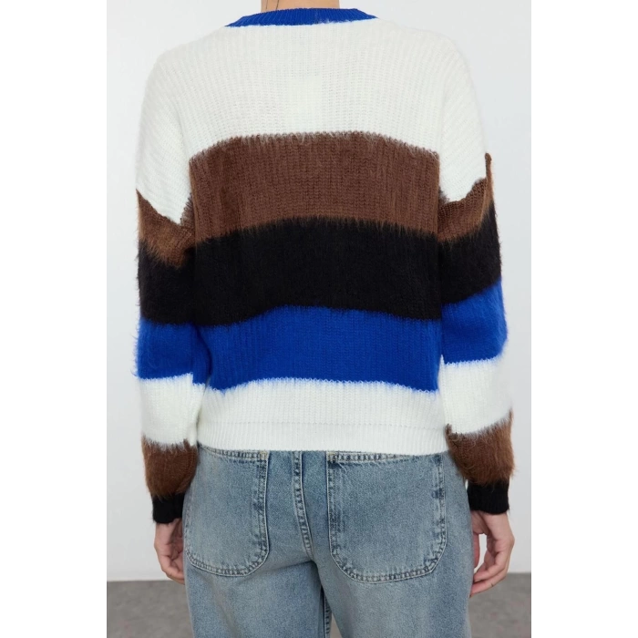 Style Modern Women Regular Low Sleeve Crew Neck Soft Texture Color Block Knit Sweater